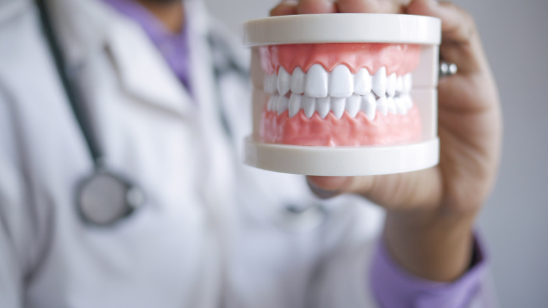 歯並びがガタガタ（叢生）の原因・症状・矯正治療を解説